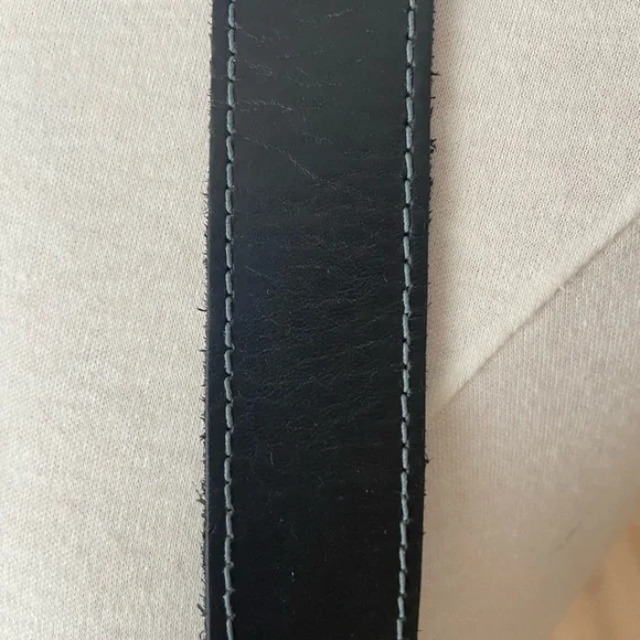 M0851 Elegant Black Leather Messenger Bag - Picture 5 of 11